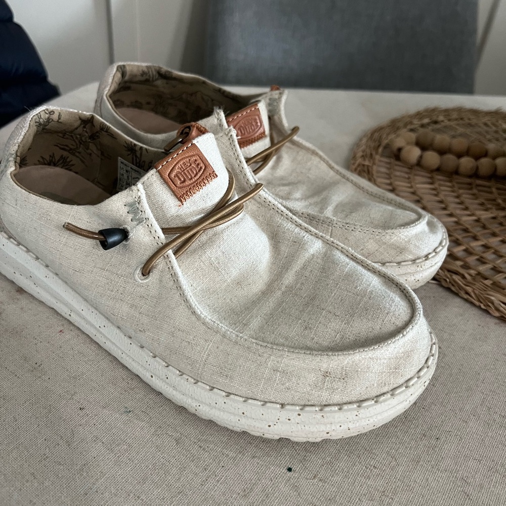 Hey Dude Womens 7 Wendy Washed Cream Slip On Shoe Lightweight Beach Casual